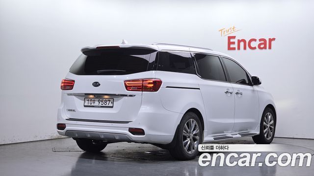Kia Carnival из Кореи Encar