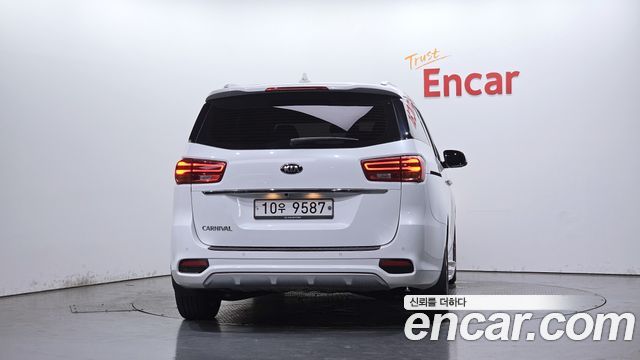 Kia Carnival из Кореи Encar