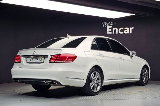 Mercedes-Benz E-Class E220 Bluetec Avantgarde — пробег 165 386 км — фото 2 из 5