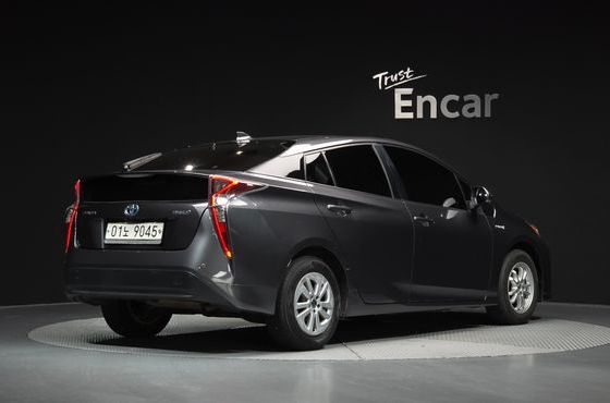 Toyota Prius 1.8 E — пробег 115 200 км — фото 2 из 5