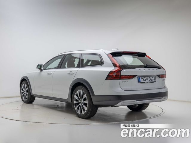 Volvo V90 B5 Ultra AWD — пробег 5 058 км — фото 2 из 5