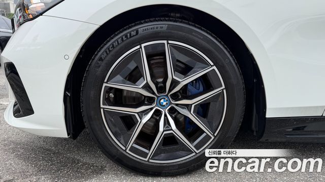 BMW i5 eDrive 40 M Sport — пробег 22 292 км — фото 5 из 5