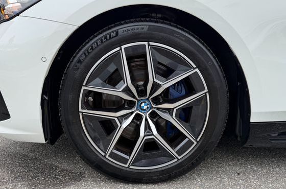 BMW i5 eDrive 40 M Sport — пробег 22 292 км — фото 5 из 5