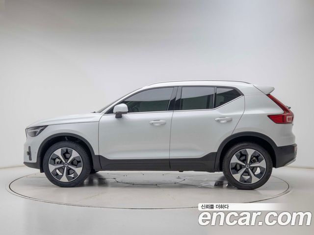 Volvo XC40 B4 Ultra Bright — пробег 14 224 км — фото 3 из 5