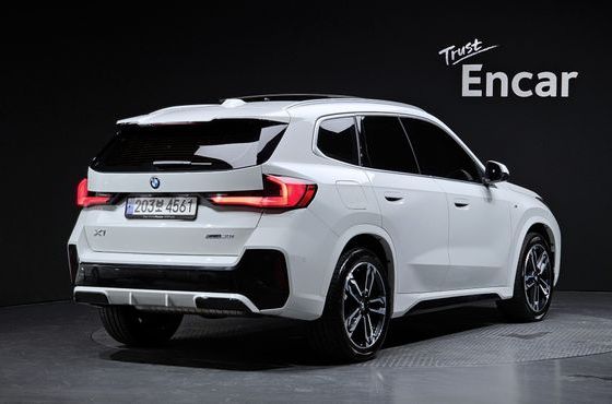 BMW X1 xDrive 20i M Sport — пробег 29 920 км — фото 2 из 5