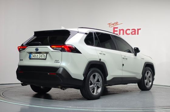 Toyota RAV4 2.5 2WD Hybrid — пробег 47 682 км — фото 2 из 5