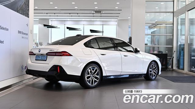 BMW i5 eDrive 40 M Sport — пробег 48 653 км — фото 2 из 5