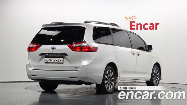 Toyota Sienna 3.5 AWD — пробег 128 566 км — фото 2 из 5
