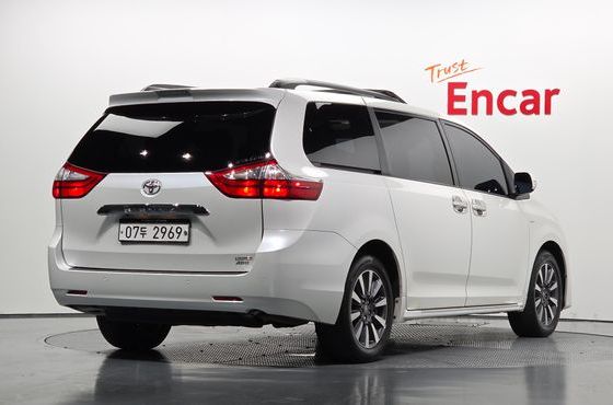 Toyota Sienna 3.5 AWD — пробег 128 566 км — фото 2 из 5