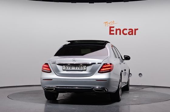 Mercedes-Benz E-Class E300 Avantgarde — пробег 105 146 км — фото 4 из 5