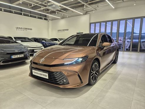 Toyota Camry 2.5 XLE Premium Hybrid — пробег 7 711 км — фото 1 из 5