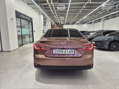 Toyota Camry 2.5 XLE Premium Hybrid — пробег 7 711 км — фото 4 из 5