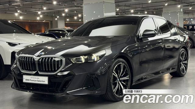 BMW 5-Series 530i xDrive M Sport — пробег 4 575 км — фото 1 из 5
