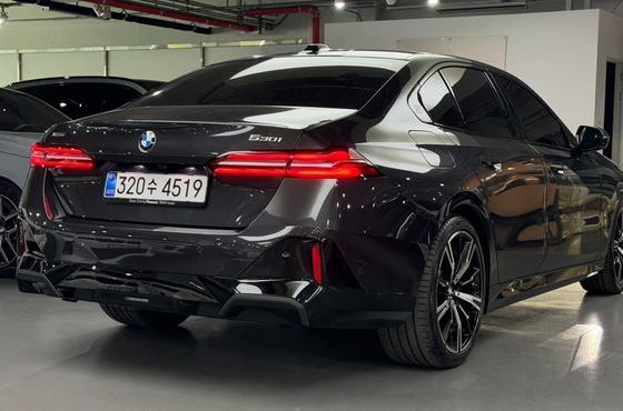 BMW 5-Series 530i xDrive M Sport — пробег 4 575 км — фото 2 из 5