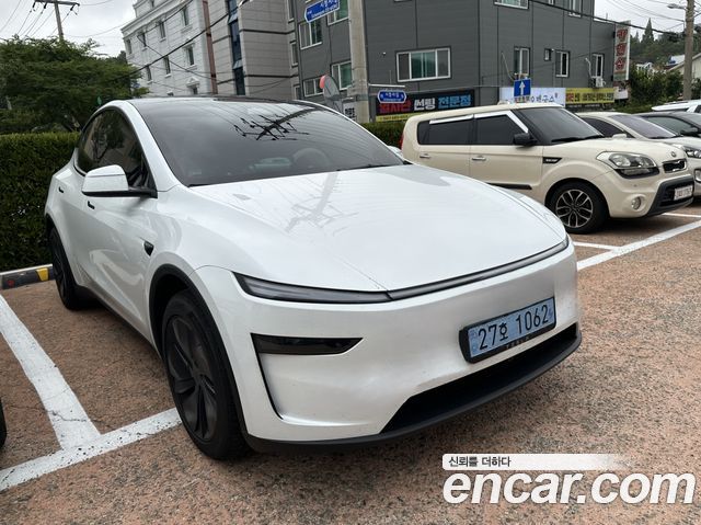 Tesla Model Y Premium RWD — пробег 964 км — фото 1 из 5