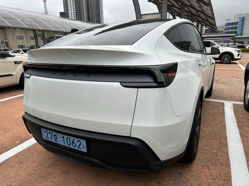 Tesla Model Y Premium RWD — пробег 964 км — фото 5 из 5