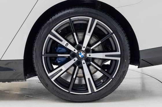 BMW 5-Series 530e M Sport — пробег 4 040 км — фото 5 из 5