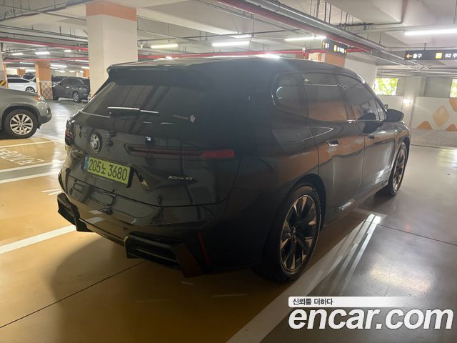 BMW iX xDrive45 M Sport — пробег 732 км — фото 4 из 5