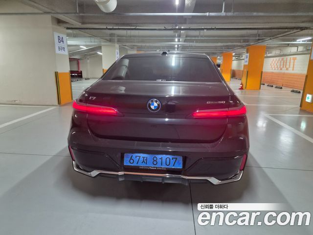 BMW i7 eDrive 50 M Sport — пробег 10 000 км — фото 5 из 5