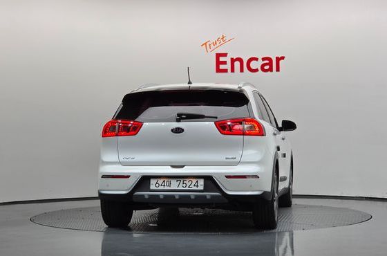 Kia Niro Noblesse — пробег 76 201 км — фото 4 из 5