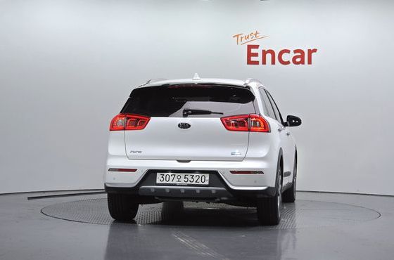 Kia Niro Prestige — пробег 120 036 км — фото 4 из 5