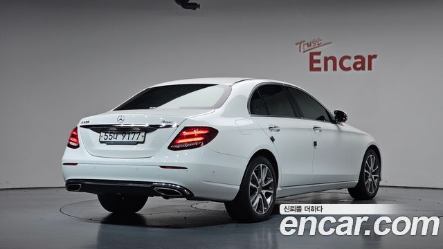 Mercedes-Benz E-Class E300 4MATIC Avnatgarde — пробег 98 806 км — фото 2 из 5