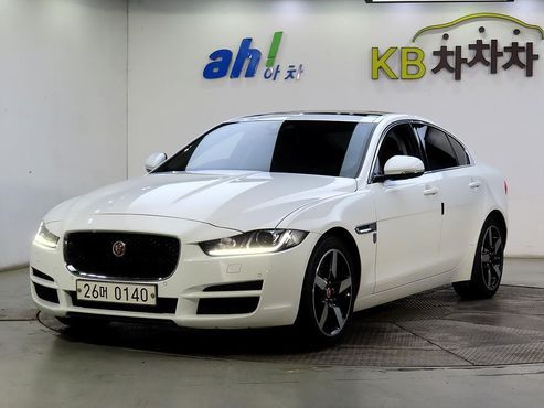 Jaguar XE 20d Portfolio — пробег 108 080 км — фото 1 из 5