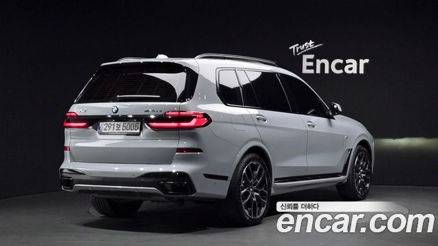BMW X7 xDrive 40i M Sport 7STR — пробег 4 898 км — фото 2 из 5