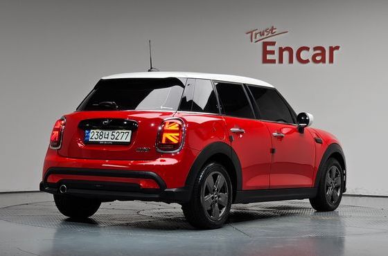 Mini Cooper 5Door Classic Third Generation — пробег 22 371 км — фото 2 из 5