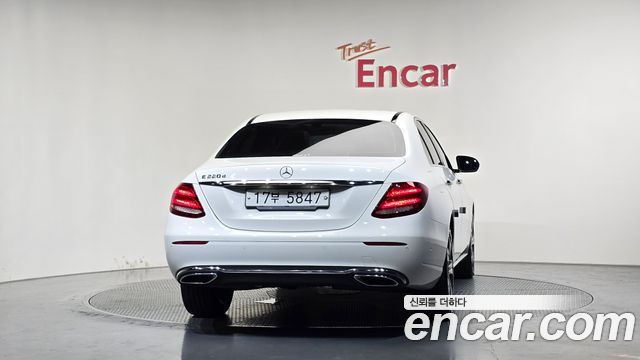 Mercedes-Benz E-Class из Кореи Encar