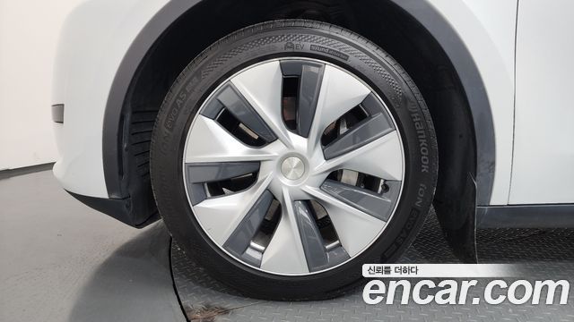 Tesla Model Y RWD — пробег 105 816 км — фото 5 из 5