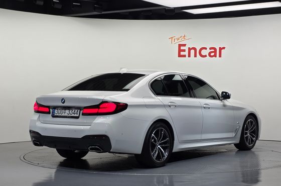 BMW 5-Series 520i M Sport — пробег 94 984 км — фото 2 из 5