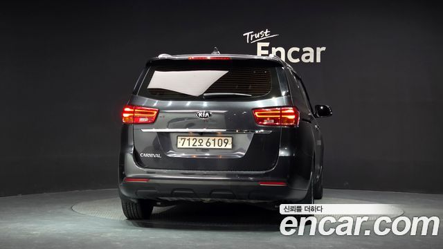 Kia Carnival 11-Seater Prestige — пробег 91 857 км — фото 4 из 5
