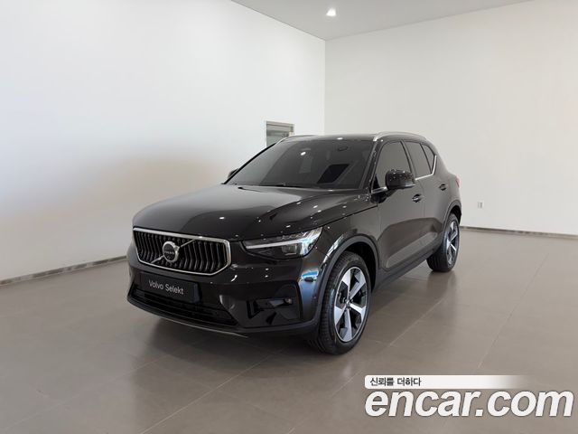 Volvo XC40 B4 Ultra Bright — пробег 9 956 км — фото 1 из 5