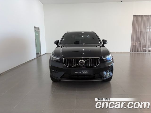 Volvo XC40 B4 Ultra Bright — пробег 9 956 км — фото 3 из 5