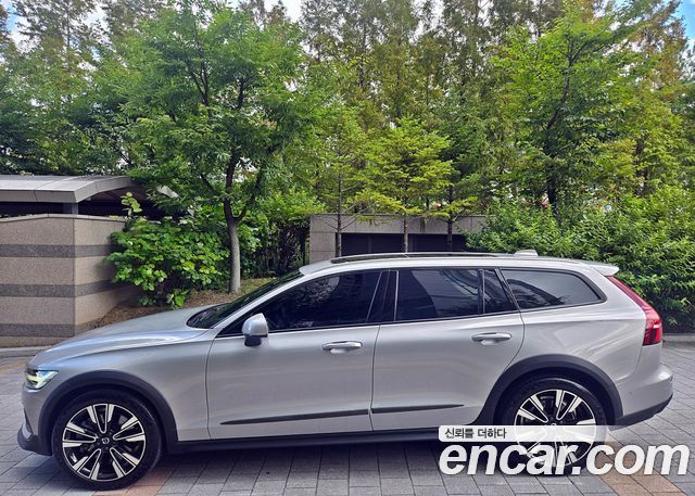 Volvo V60 B5 Ultimate AWD — пробег 34 790 км — фото 3 из 5