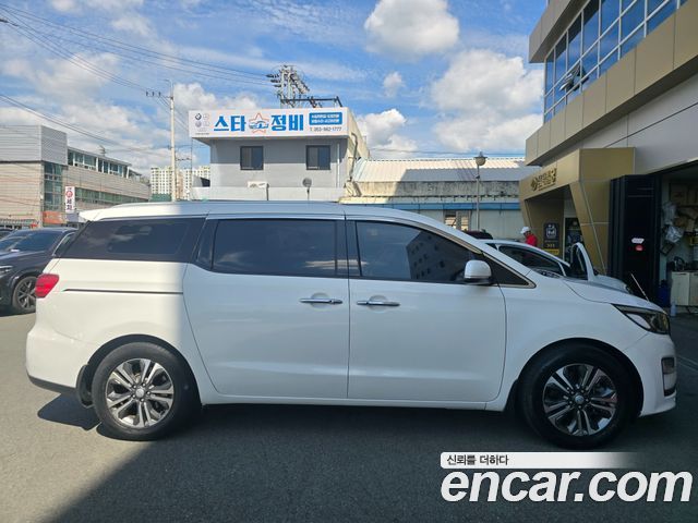 Kia Carnival 11-Seater Prestige — пробег 128 907 км — фото 4 из 5