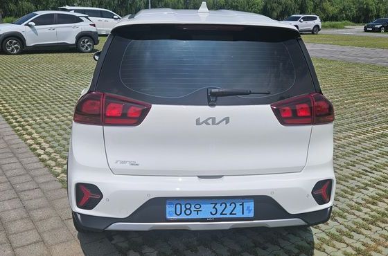 Kia Niro Light (Taxi Trim) — пробег 324 058 км — фото 5 из 5