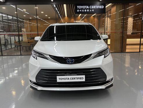 Toyota Sienna 2.5 Hybrid AWD — пробег 3 695 км — фото 3 из 5