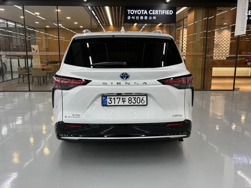 Toyota Sienna 2.5 Hybrid AWD — пробег 3 695 км — фото 4 из 5