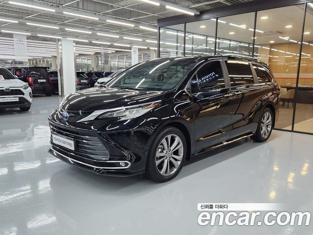 Toyota Sienna 2.5 Hybrid 2WD — пробег 3 891 км — фото 1 из 5