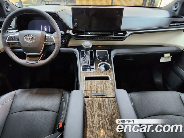 Toyota Sienna 2.5 Hybrid 2WD — пробег 3 891 км — фото 5 из 5