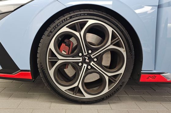 Hyundai AVANTE 2.0 N — пробег 7 560 км — фото 5 из 5