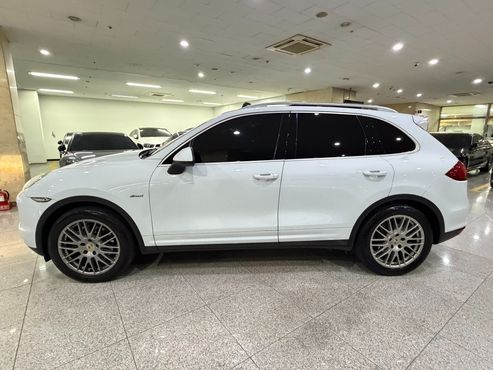 Porsche Cayenne 3.0 Diesel Platium Edition 958 — пробег 233 512 км — фото 2 из 5