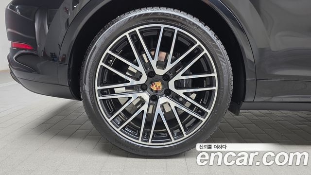 Porsche Cayenne 3.0 E-Hybrid Coupe — пробег 15 942 км — фото 5 из 5