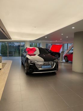 Audi e-tron 55 Quattro Sportback — пробег 38 000 км — фото 2 из 4