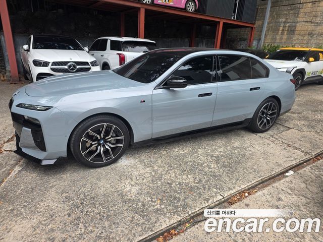 BMW i7 eDrive 50 M Sport — пробег 16 697 км — фото 2 из 5