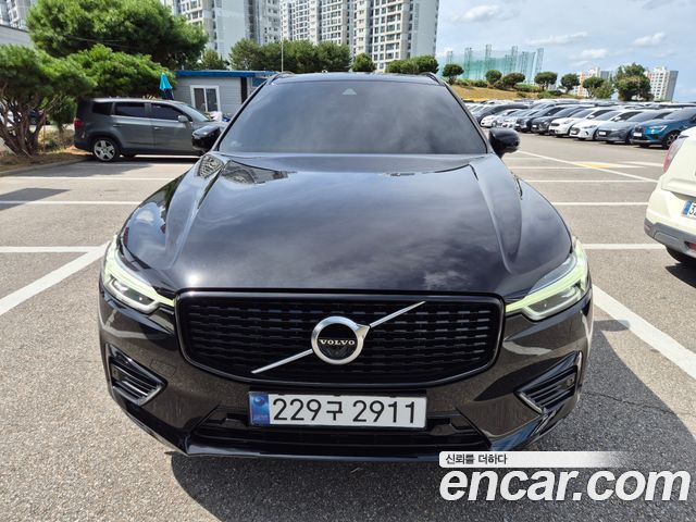 Volvo XC60 T8 R-Design — пробег 128 000 км — фото 1 из 5
