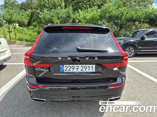 Volvo XC60 T8 R-Design — пробег 128 000 км — фото 2 из 5