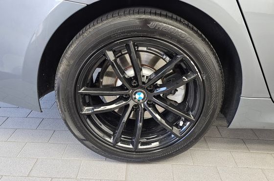 BMW 5-Series 520d xDrive M Sport Package Plus — пробег 185 625 км — фото 5 из 5